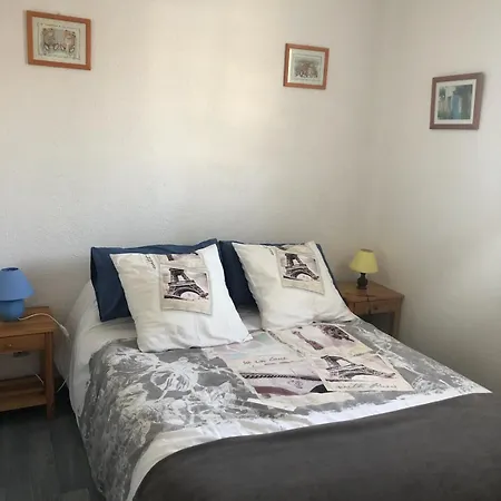 Appartement 2 Pièces De Plein Pied Au Coeur Du Village A Deux Pas De La Avec Extérieur Et Parking Prive *