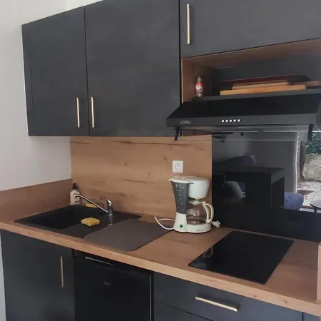 2 Pièces De Plein Pied Au Coeur Du Village A Deux Pas De La Avec Extérieur Et Parking Prive * Saint-Georges-de-Didonne