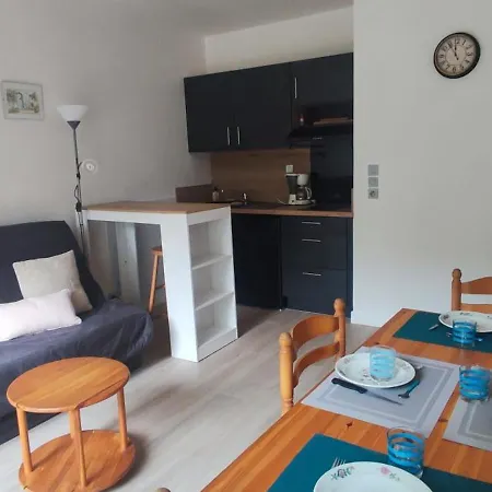 2 Pièces De Plein Pied Au Coeur Du Village A Deux Pas De La Avec Extérieur Et Parking Prive * Saint-Georges-de-Didonne