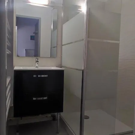 2 Pièces De Plein Pied Au Coeur Du Village A Deux Pas De La Avec Extérieur Et Parking Prive * Saint-Georges-de-Didonne