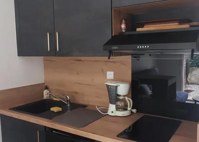 2 Pieces De Plein Pied Au Coeur Du Village A Deux Pas De La Avec Exterieur Et Parking Prive * Saint-Georges-de-Didonne