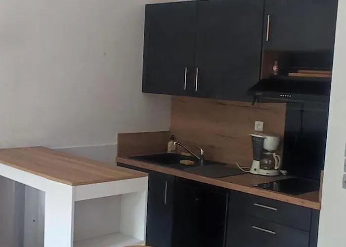 2 Pieces De Plein Pied Au Coeur Du Village A Deux Pas De La Avec Exterieur Et Parking Prive Saint-Georges-de-Didonne