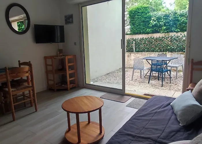 2 Pieces De Plein Pied Au Coeur Du Village A Deux Pas De La Avec Exterieur Et Parking Prive Apartment *