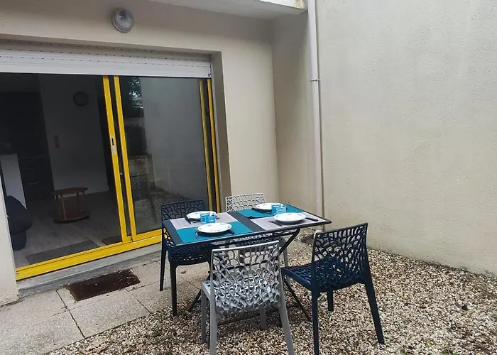 Apartment 2 Pieces De Plein Pied Au Coeur Du Village A Deux Pas De La Avec Exterieur Et Parking Prive