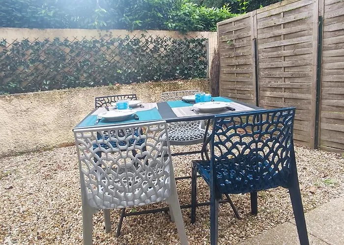 2 Pieces De Plein Pied Au Coeur Du Village A Deux Pas De La Avec Exterieur Et Parking Prive Apartment Saint-Georges-de-Didonne